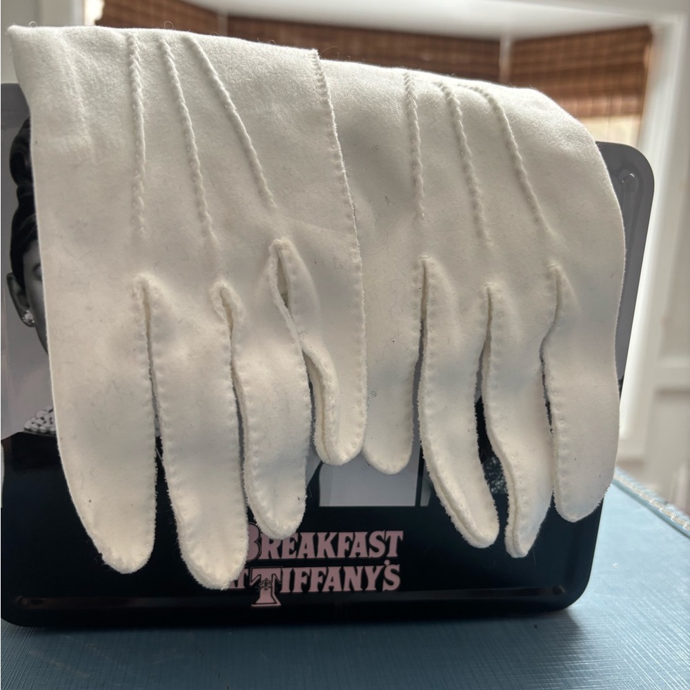 Vintage Elegant White Gloves size small